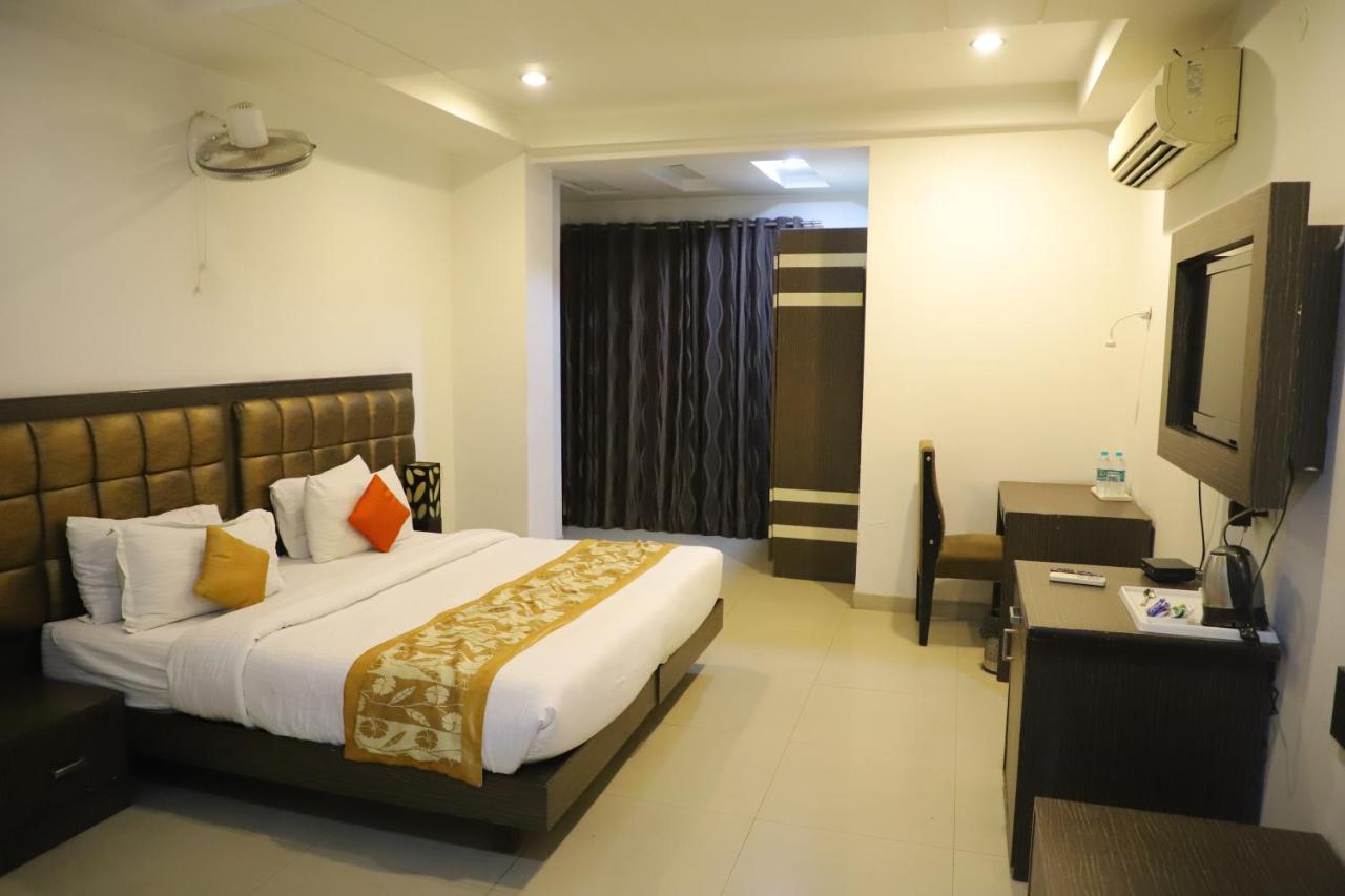 เจ็นเอ็กซ์ เลอ เครสเซนต์ Hotel กาเซียบัด ภายนอก รูปภาพ