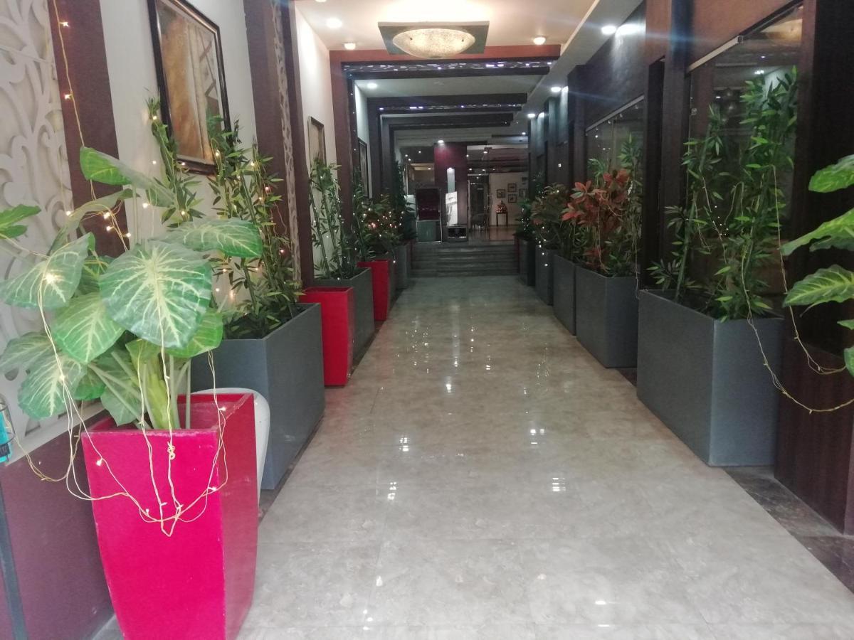 เจ็นเอ็กซ์ เลอ เครสเซนต์ Hotel กาเซียบัด ภายนอก รูปภาพ
