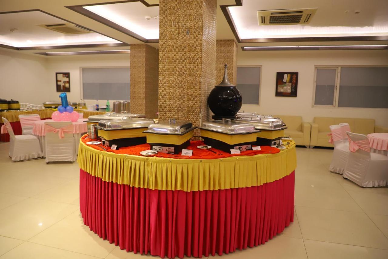 เจ็นเอ็กซ์ เลอ เครสเซนต์ Hotel กาเซียบัด ภายนอก รูปภาพ