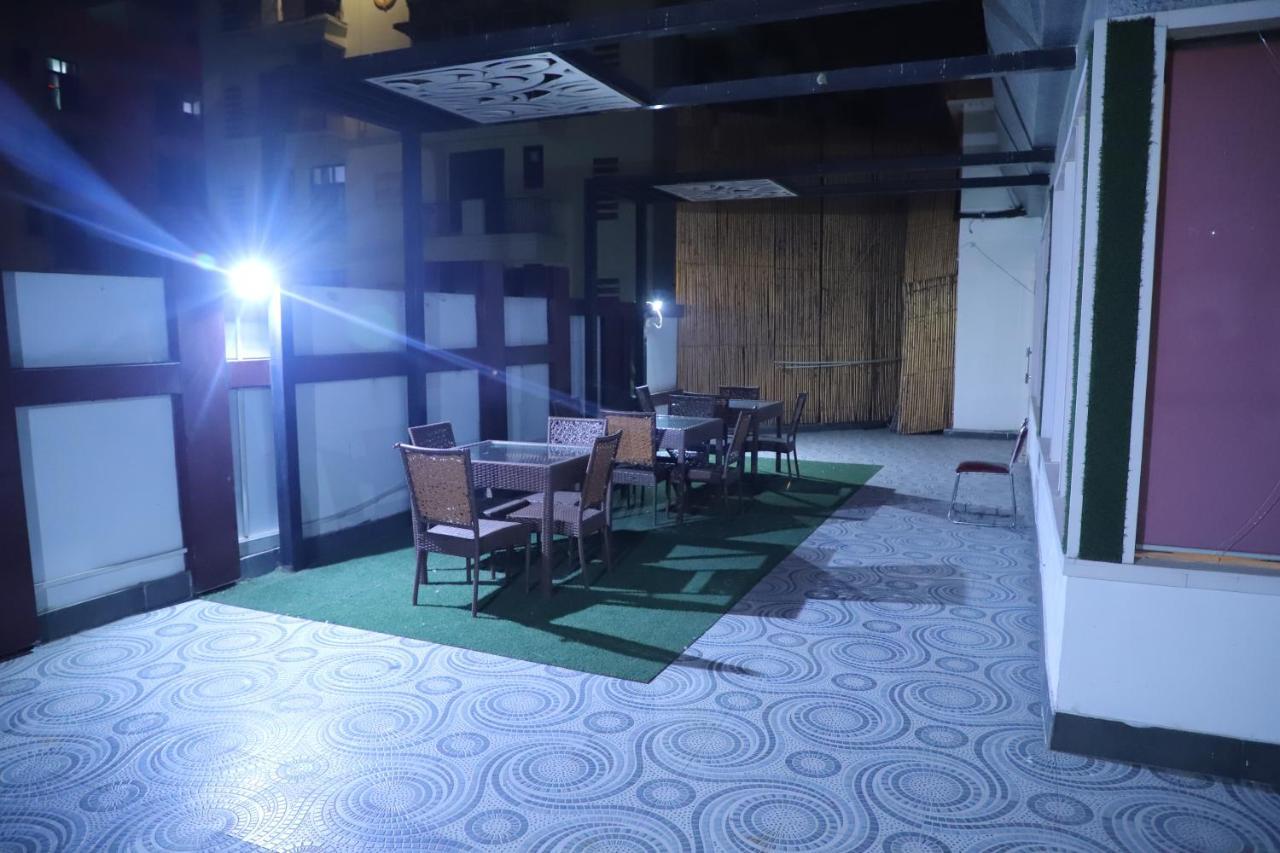 เจ็นเอ็กซ์ เลอ เครสเซนต์ Hotel กาเซียบัด ภายนอก รูปภาพ