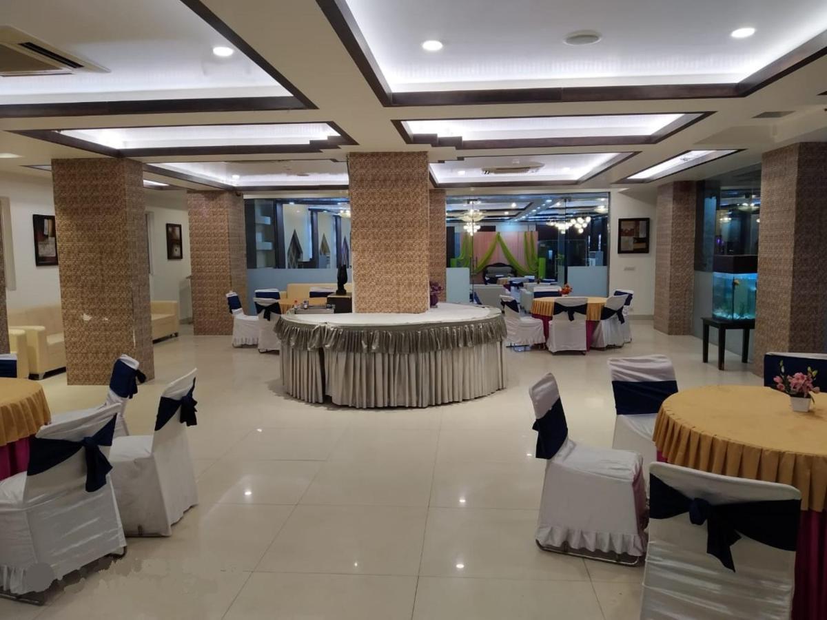 เจ็นเอ็กซ์ เลอ เครสเซนต์ Hotel กาเซียบัด ภายนอก รูปภาพ