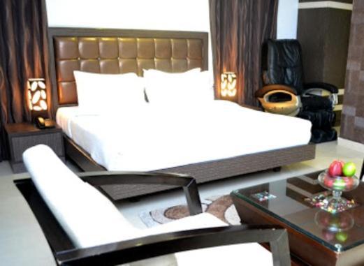 เจ็นเอ็กซ์ เลอ เครสเซนต์ Hotel กาเซียบัด ภายนอก รูปภาพ