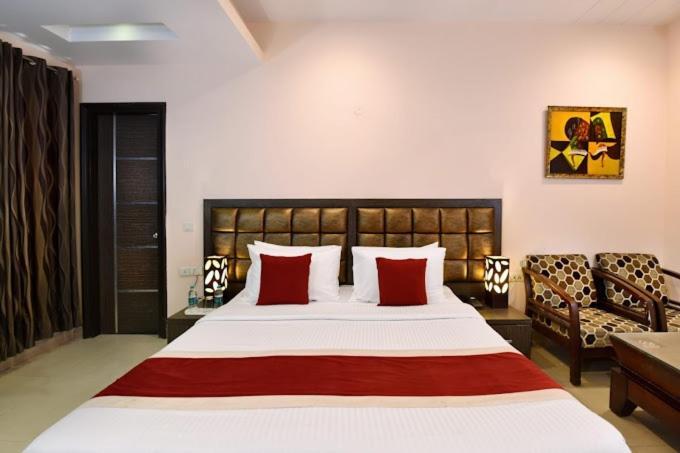 เจ็นเอ็กซ์ เลอ เครสเซนต์ Hotel กาเซียบัด ภายนอก รูปภาพ