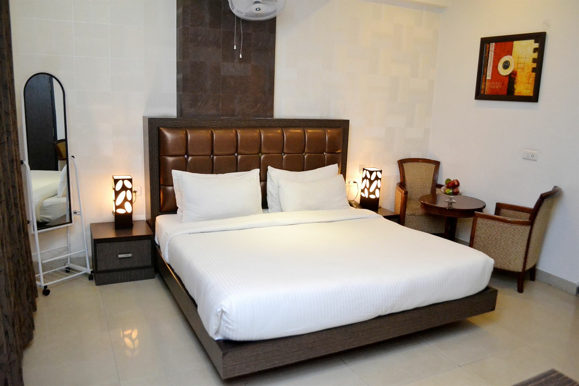 เจ็นเอ็กซ์ เลอ เครสเซนต์ Hotel กาเซียบัด ภายนอก รูปภาพ