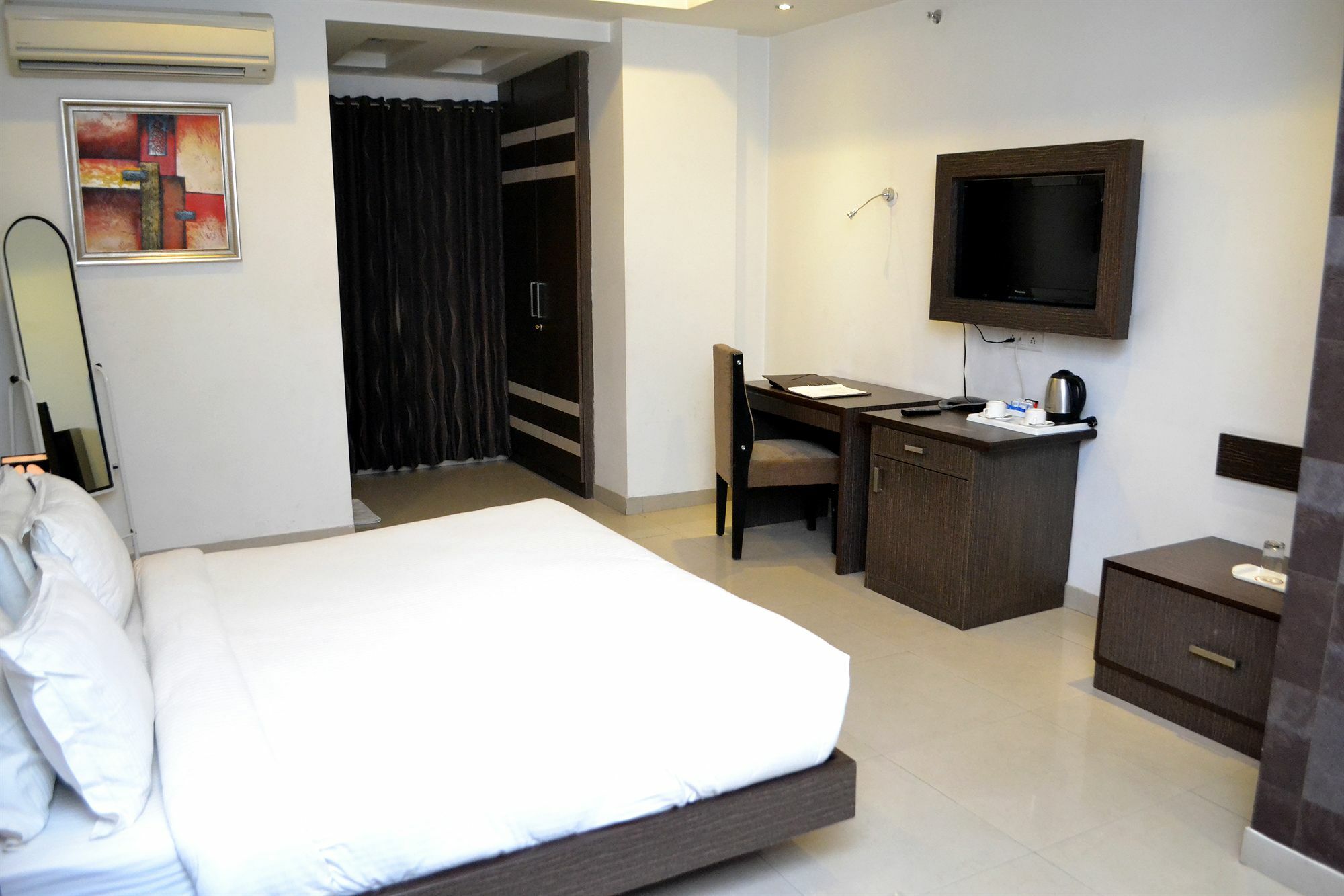 เจ็นเอ็กซ์ เลอ เครสเซนต์ Hotel กาเซียบัด ภายนอก รูปภาพ