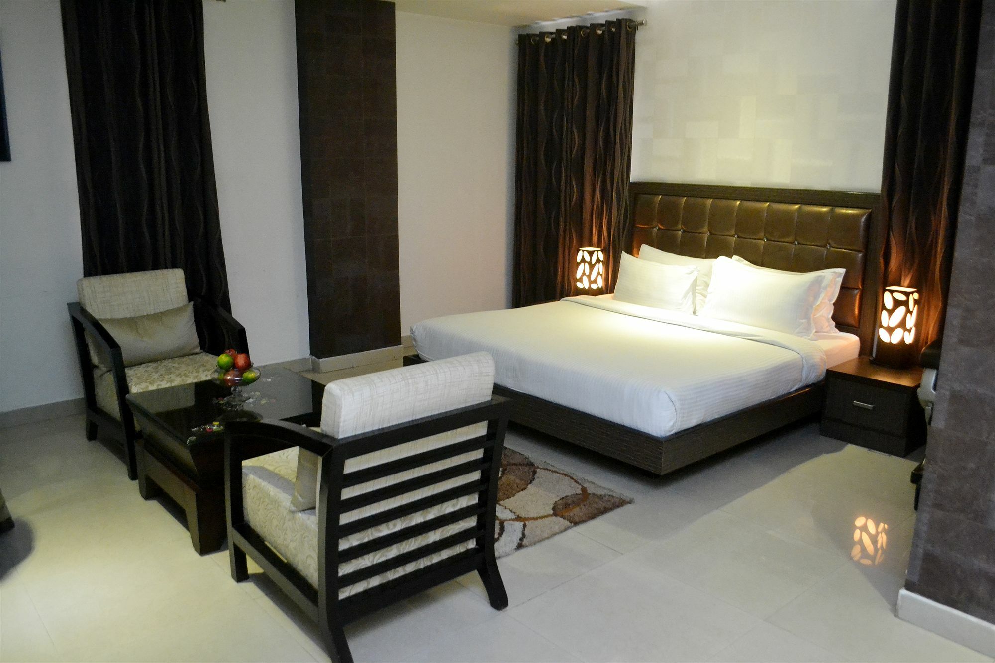 เจ็นเอ็กซ์ เลอ เครสเซนต์ Hotel กาเซียบัด ภายนอก รูปภาพ