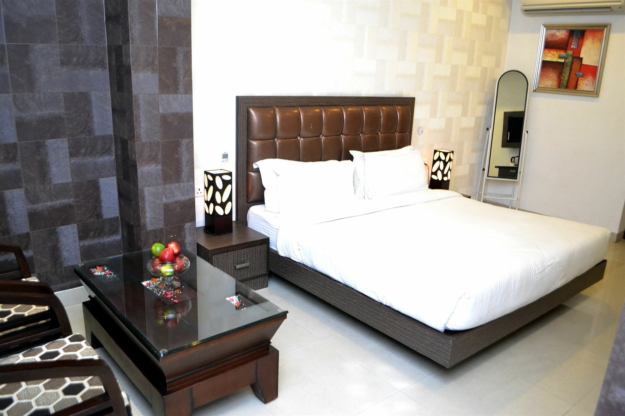 เจ็นเอ็กซ์ เลอ เครสเซนต์ Hotel กาเซียบัด ภายนอก รูปภาพ